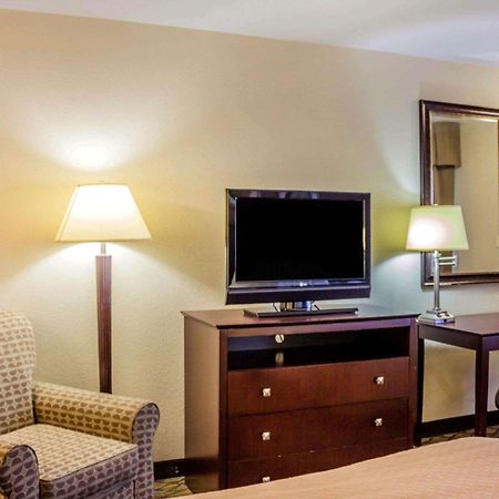 Quality Inn Уотърбъри Екстериор снимка