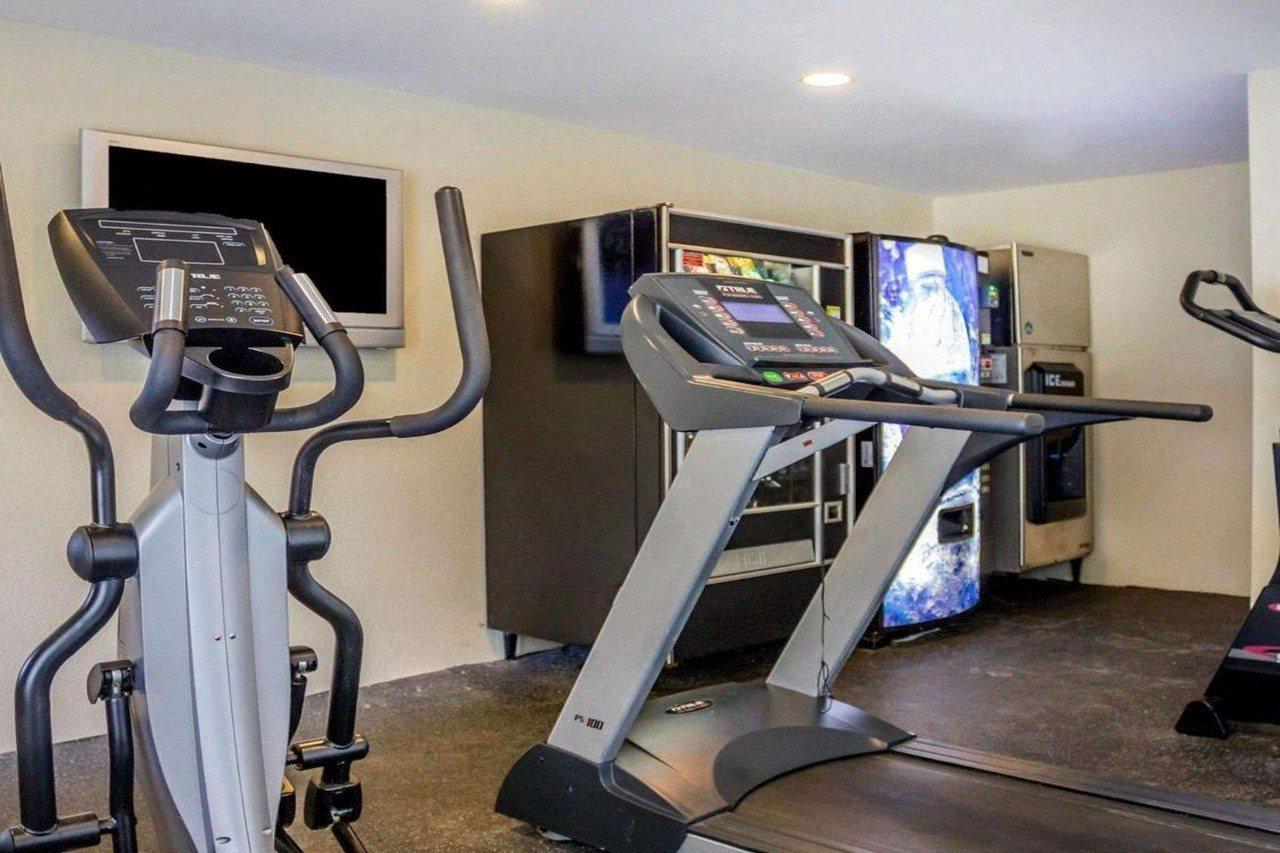 Quality Inn Уотърбъри Екстериор снимка