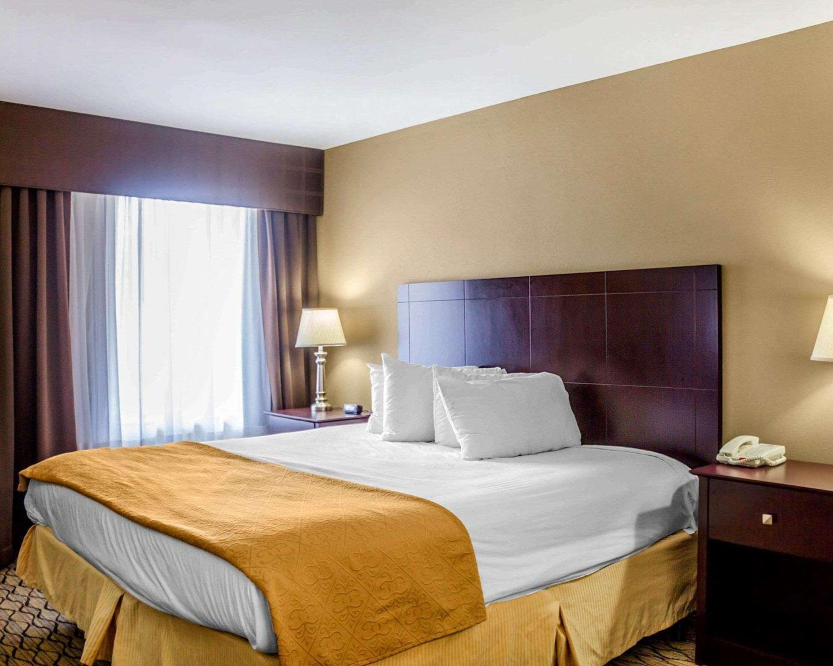 Quality Inn Уотърбъри Екстериор снимка