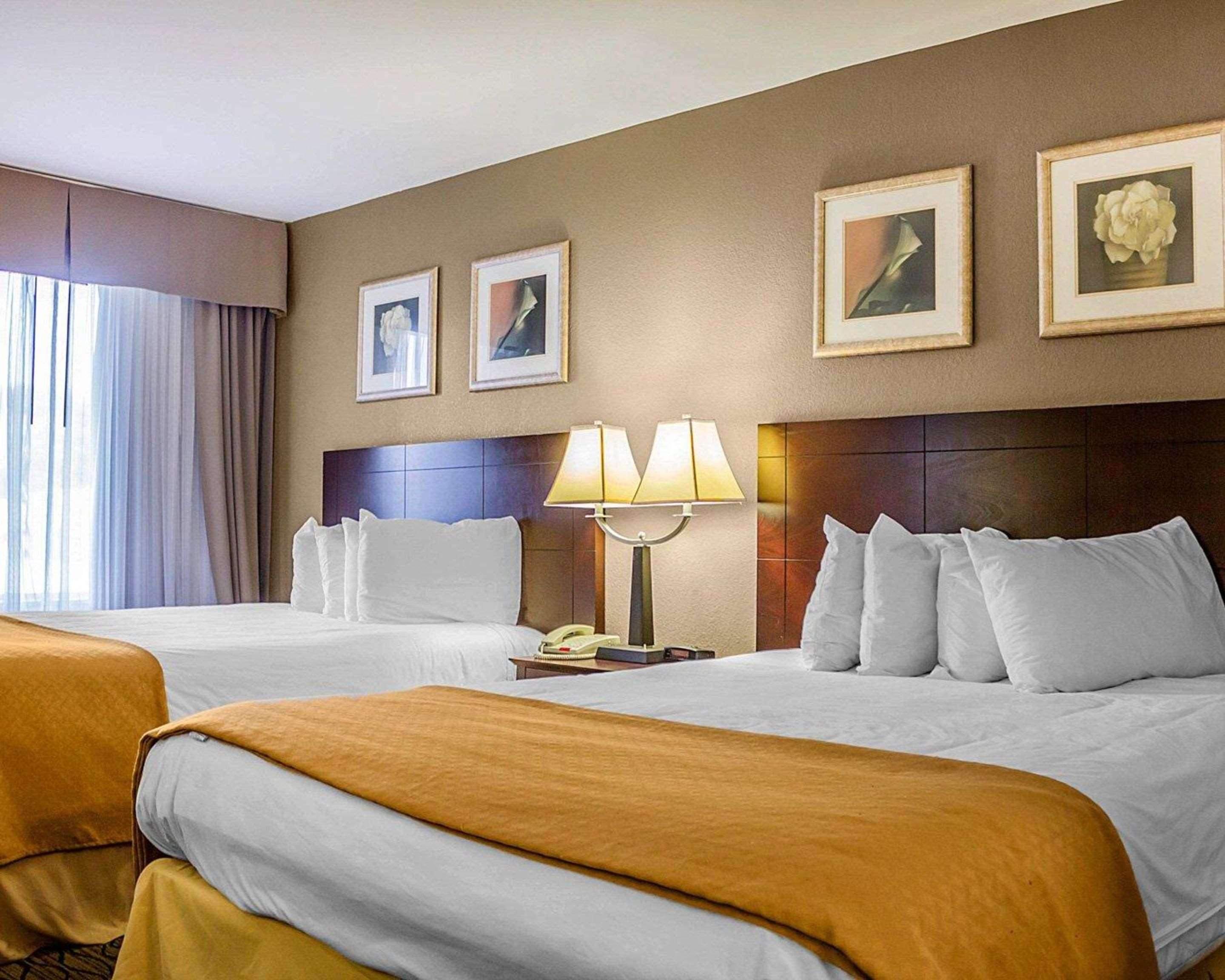 Quality Inn Уотърбъри Екстериор снимка