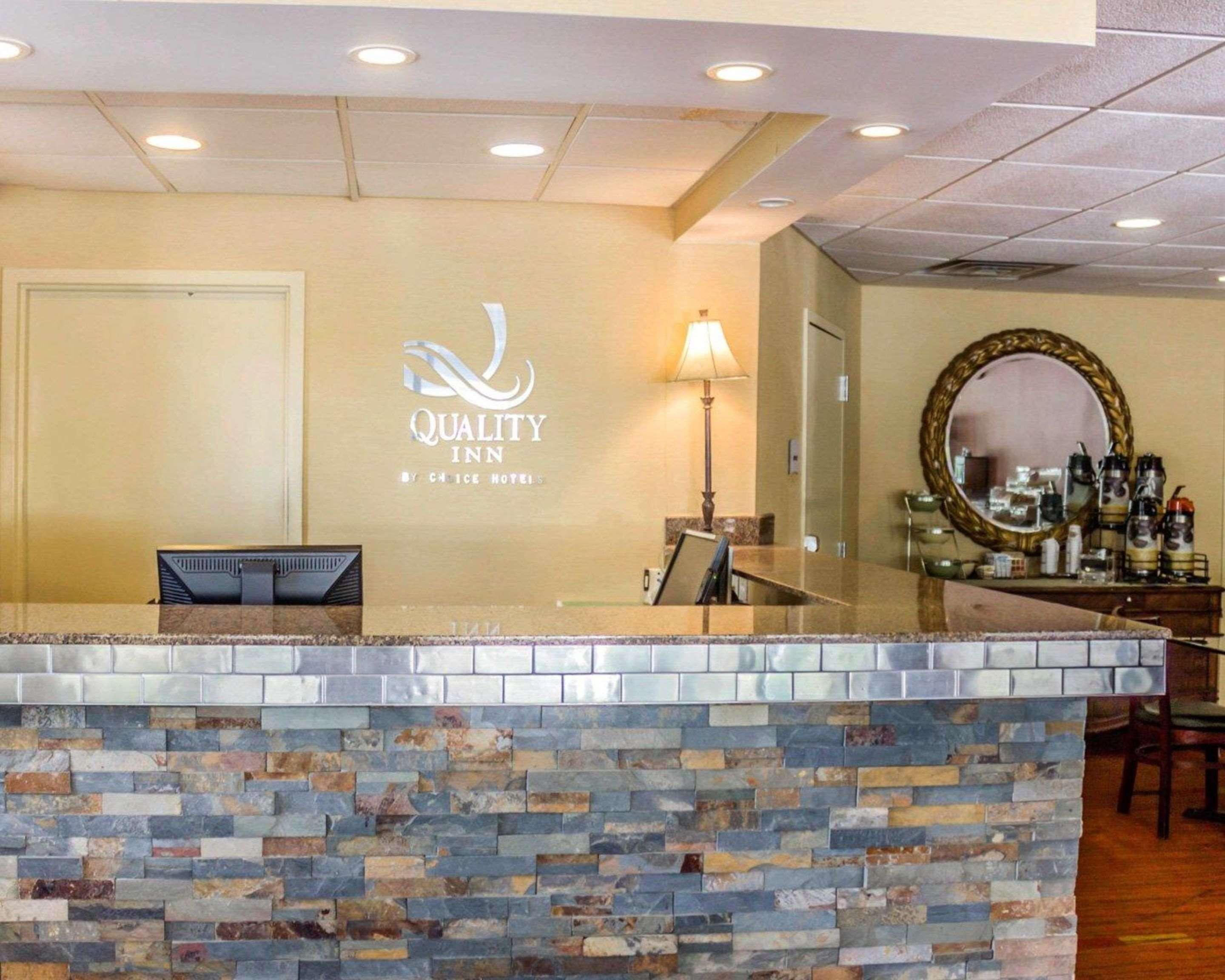 Quality Inn Уотърбъри Екстериор снимка