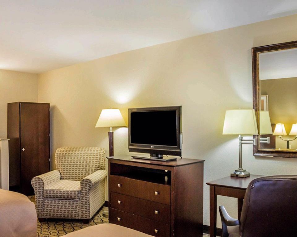 Quality Inn Уотърбъри Екстериор снимка