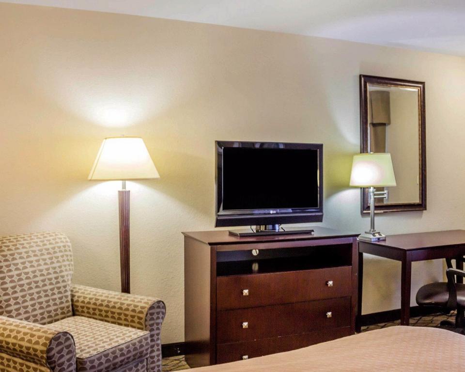 Quality Inn Уотърбъри Екстериор снимка